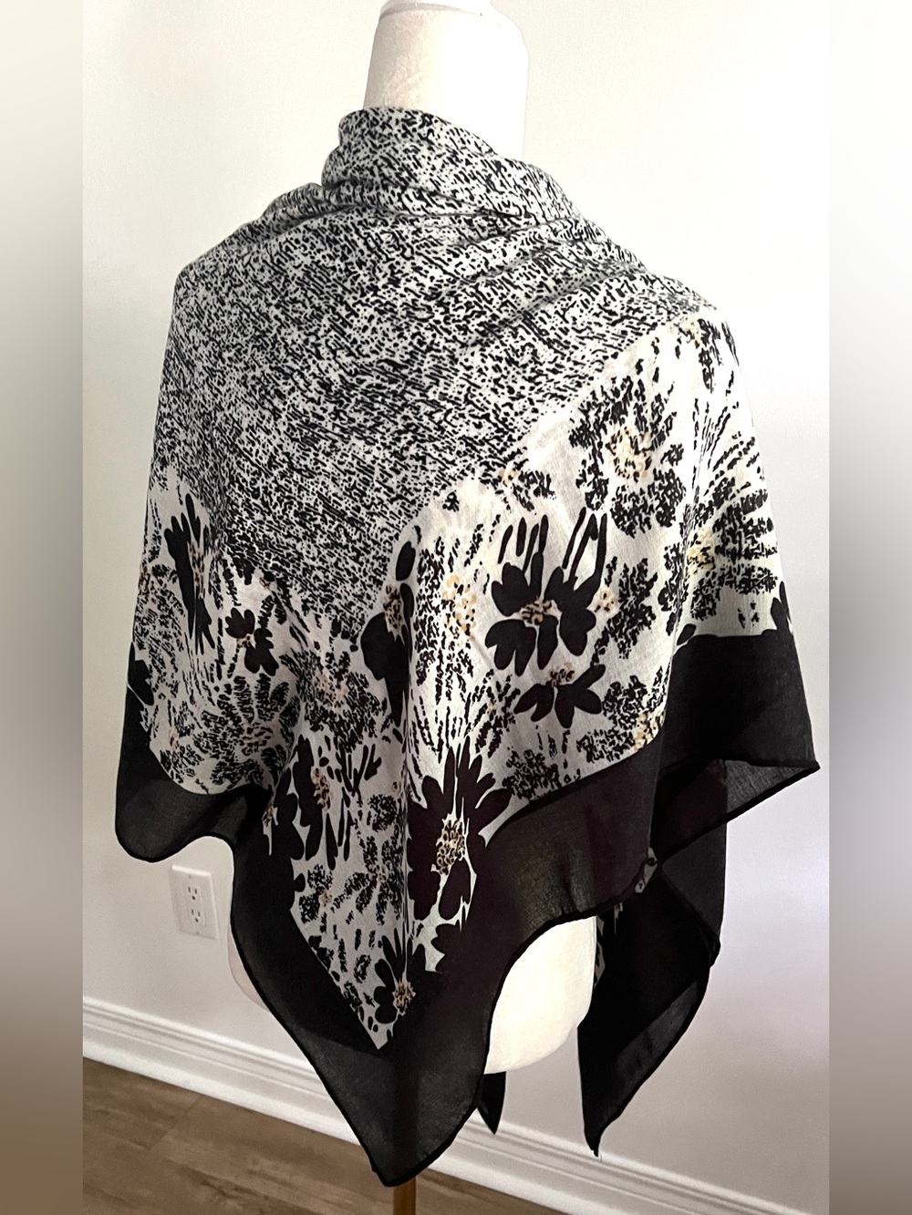 🎁Vintage Black & White Floral Oversized Scarf  •  Wrap • Butter Yellow Accents - Picture 11 of 13